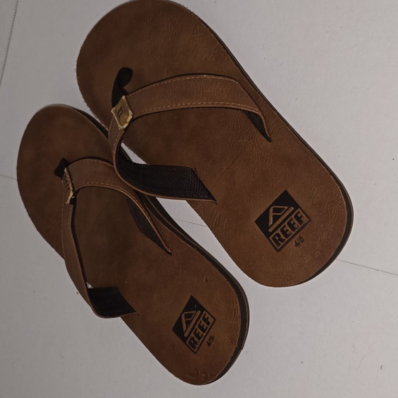 Reef boys leather flip flops Size 4/5 - Picture 3 of 14